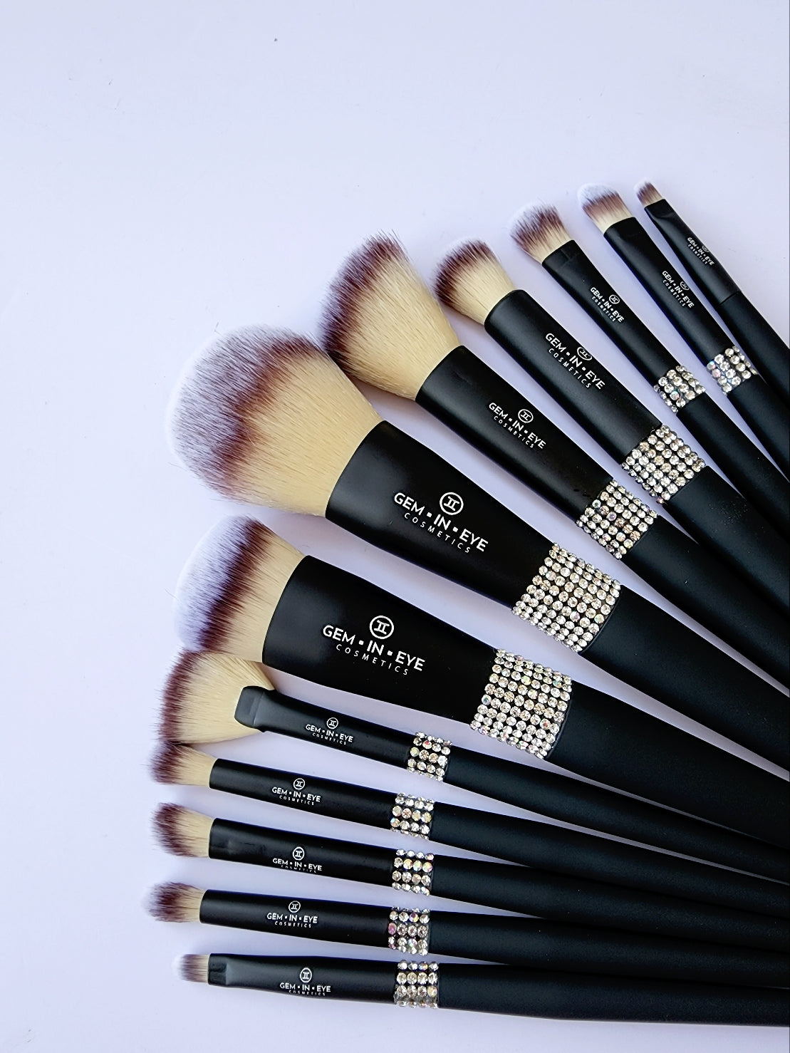 Professional Makeup Brushes in High Quality Matte Finish. Ultra soft and dense non irritating bristles. 